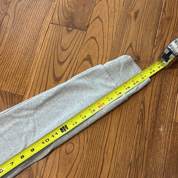 Le lis women’s cold shoulder light weight thin sweatshirt size medium - Picture 9 of 10